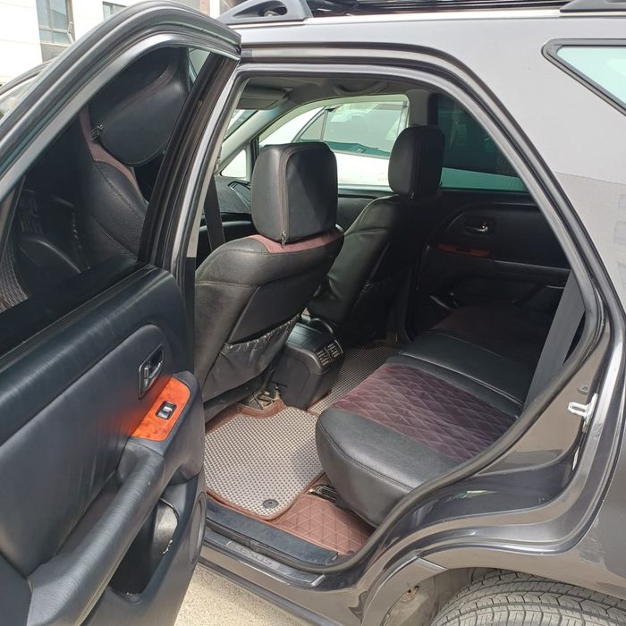 Продаю авто машину Lexus Rx 300