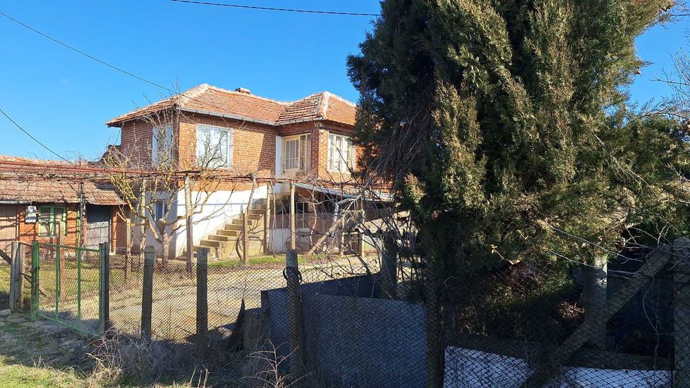 Къща с голям двор 6700 кв.м. за 29999 евро в с. Шарково от СОБСТВЕНИК