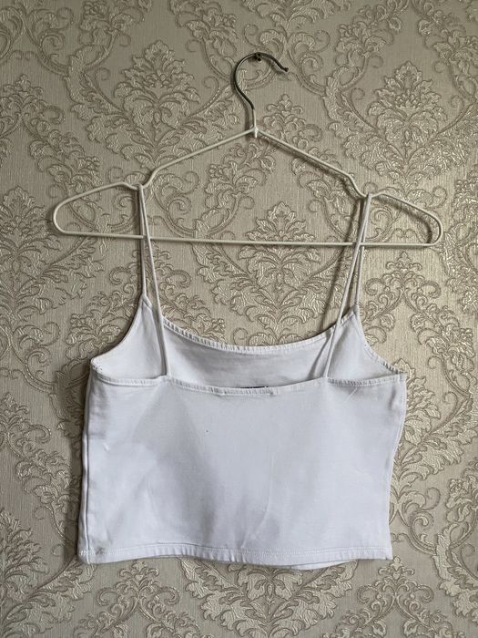 Белый топ на лямках