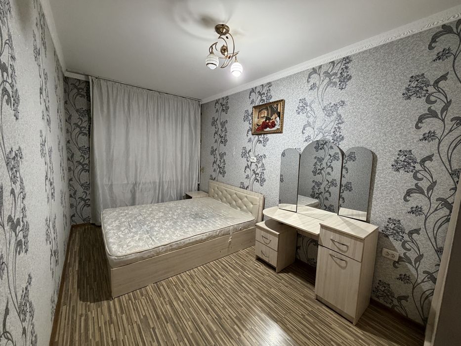 Продам комплект спальни с матрасо