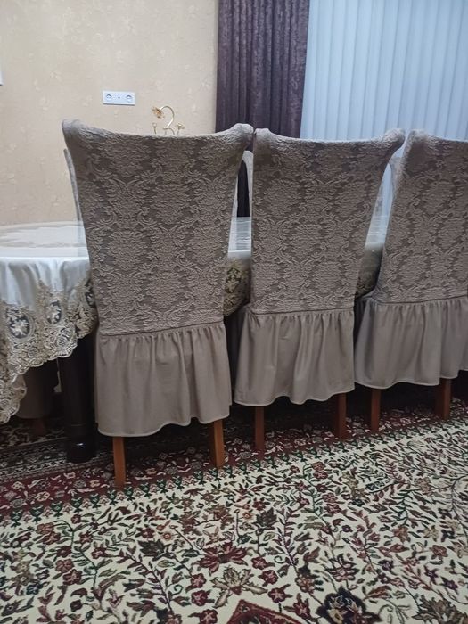 Срочно продам комплект стол стульями