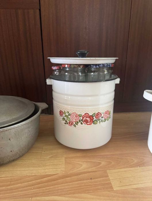 Продам эмалированные кастрюли