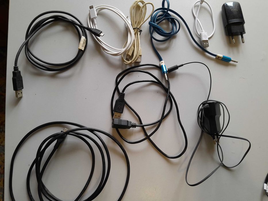Cabluri diverse - prelungitoare, incarcatoare, cabluri PC, audio