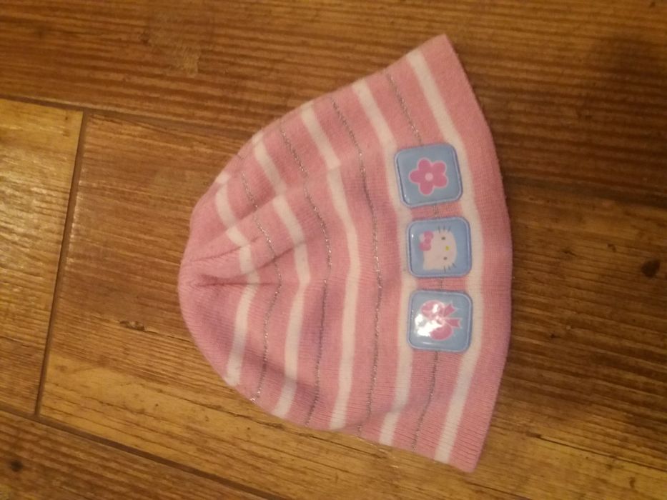 Шапки за момчета и момичета.