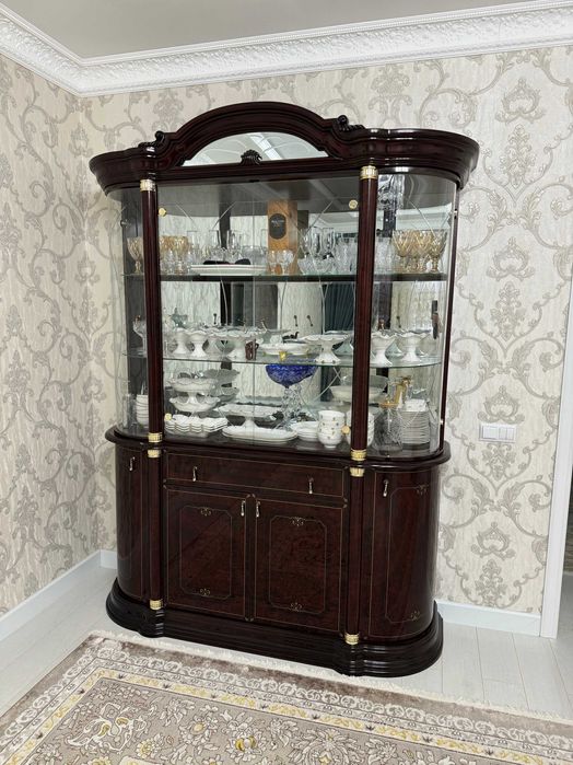 Сервант шкаф / горку