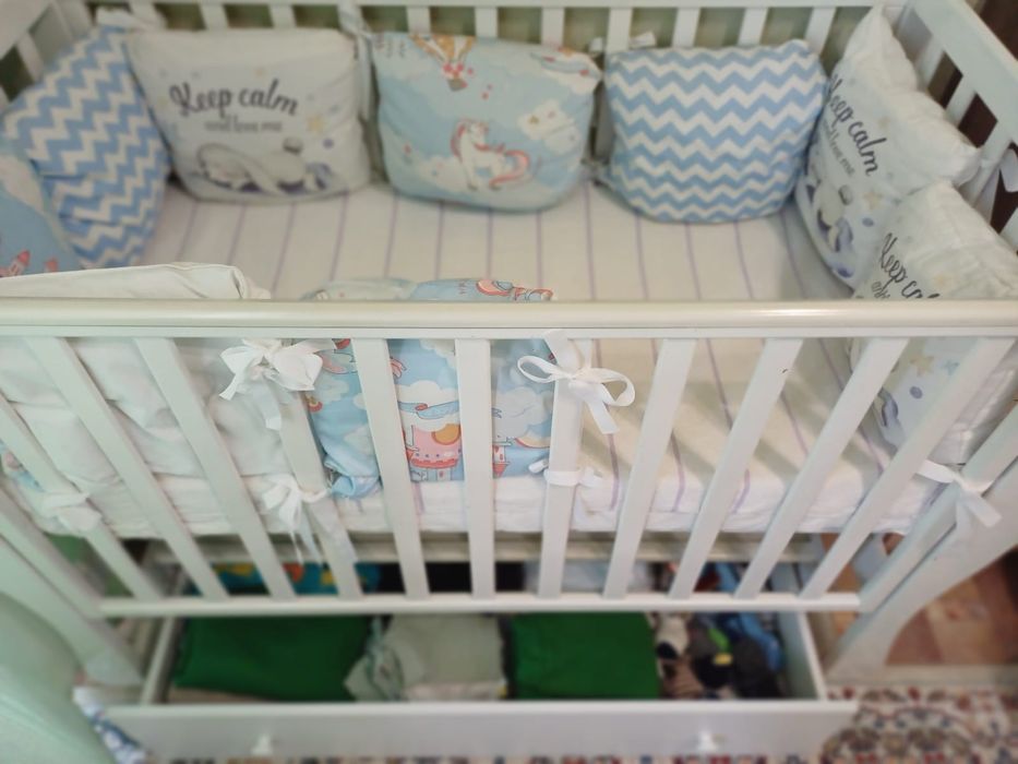 Манеж. Детская кровать. В отличном состояний.