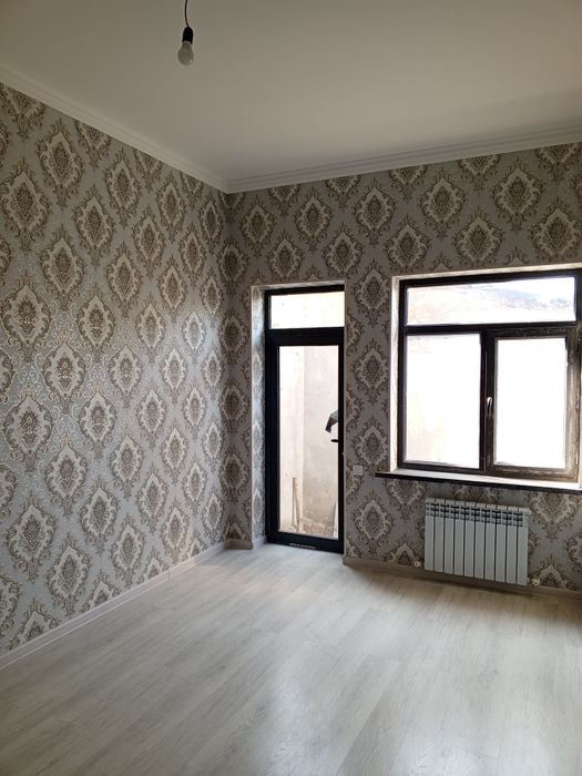 Hovli sotiladi uch qaxramon poʻstidan kirganda