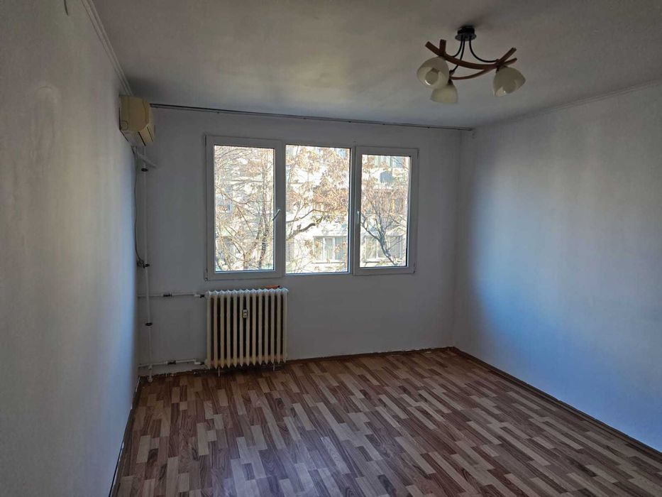 Proprietar vand apartament 3 camere la 7 minute de metrou, Emil Racovita, Piata Straduintei,  liber
