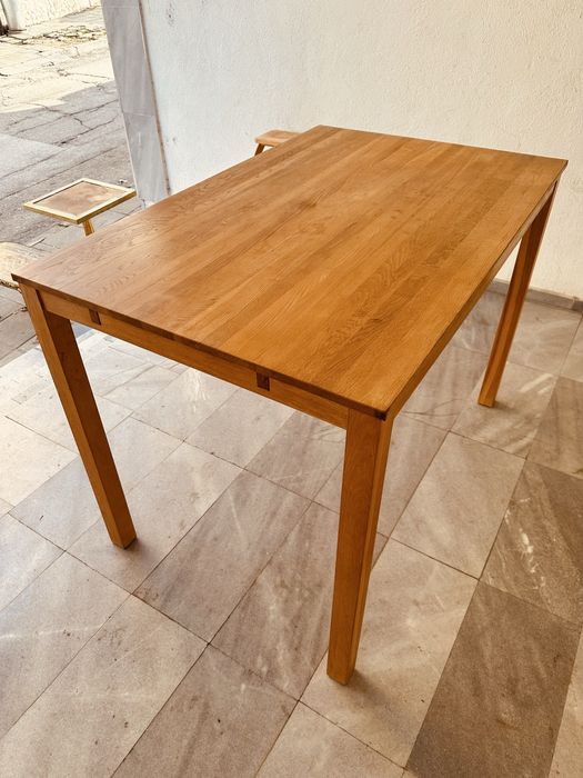 Дизайнерска бар маса от масивен дъб – висока и масивна