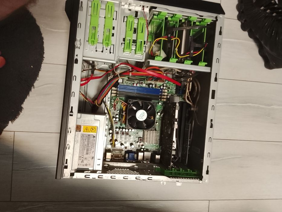 Vând PC offfice  nu-i de gaming