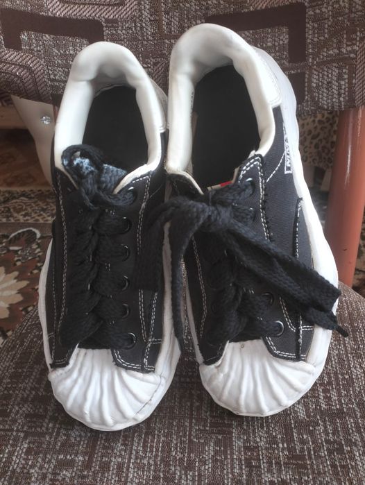 Продам кроссовки Maison