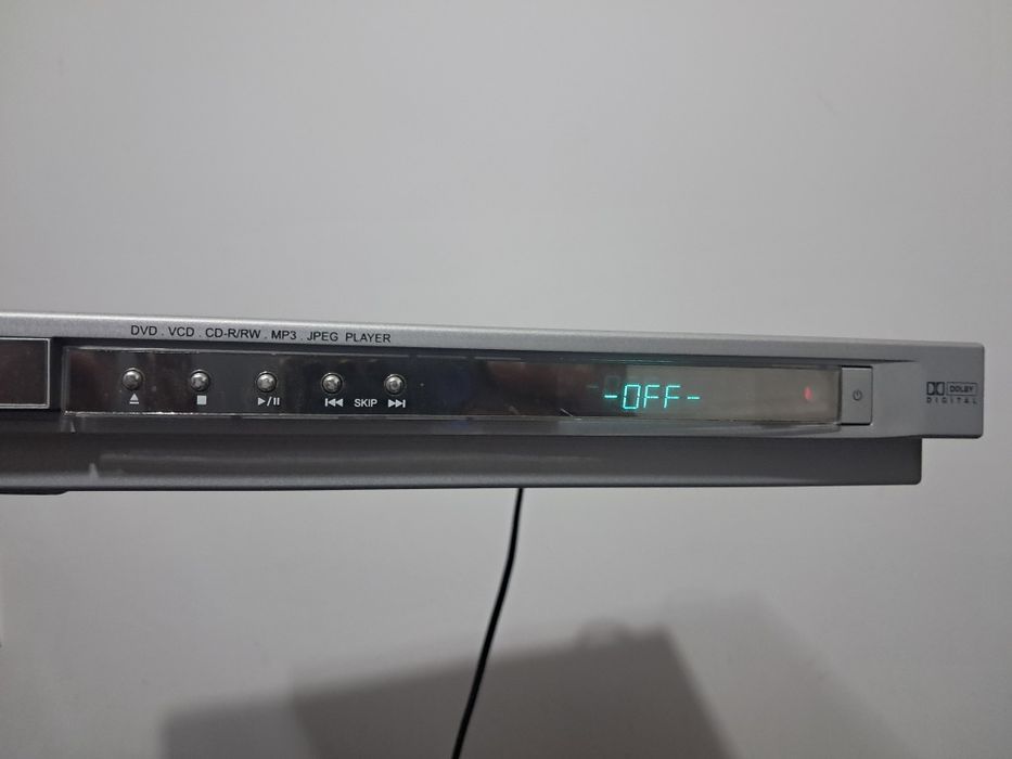 Vând trei aparate electronice pentru piese sau restaurare