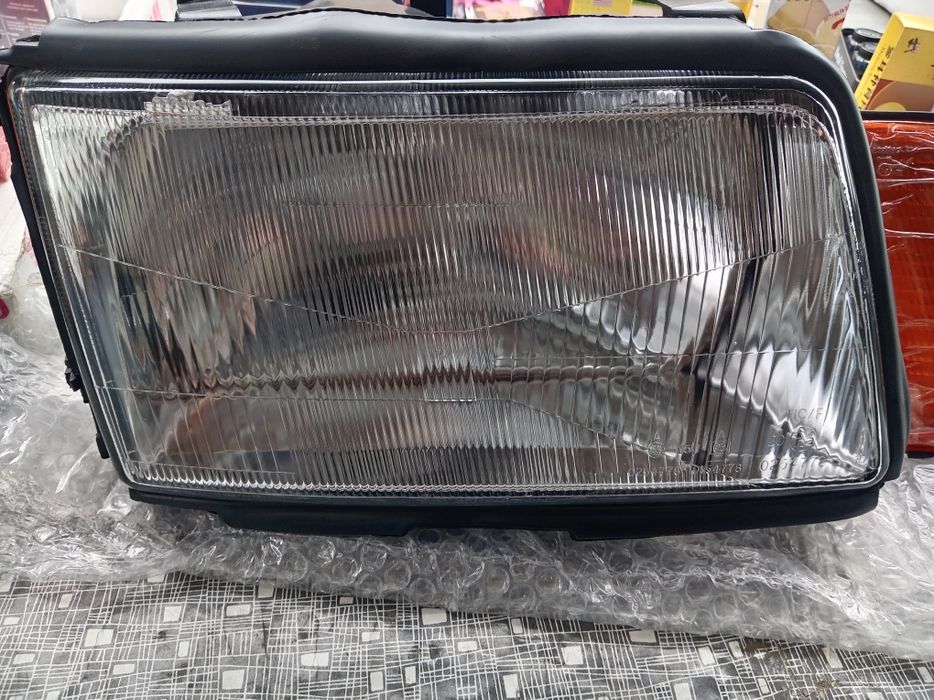 Фары, поворотник левый еа на Audi 100 S4