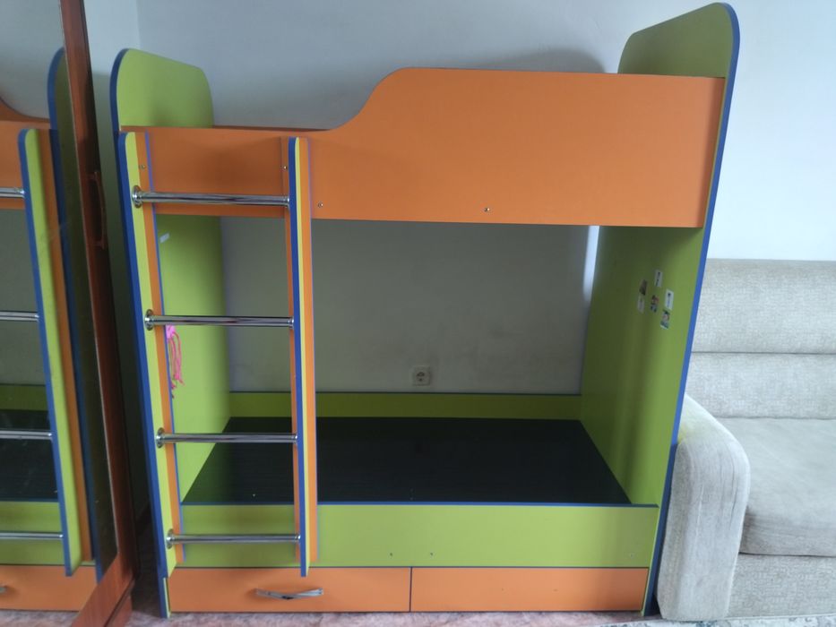 Двухьярусная детская кровать