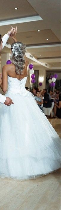 Сватбена рокля с курсет