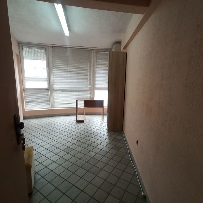 Дава се под наем Офис в Казанлък - 15 кв.м за 61.2 € - Снимка #1