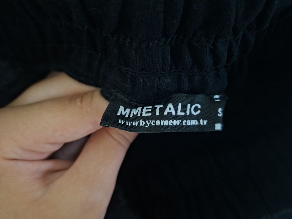 pantaloni evazați