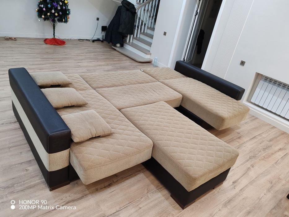 Угловой диван с пуфиком