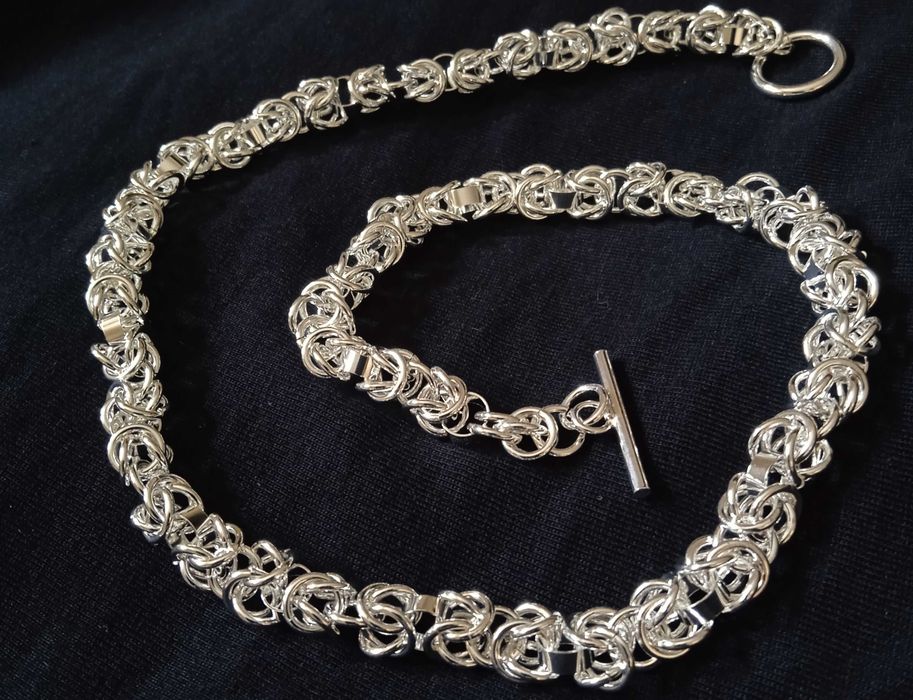 Масивен, дълъг и дебел. Чисто нов! Сребърен ланец, в кутия.