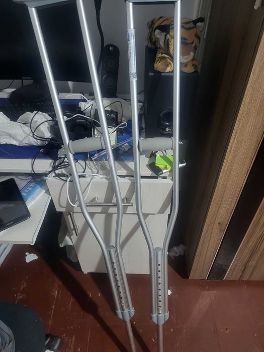 Set carje ortopedice diferite marimi bolnavi aluminiu noi cu eticheta