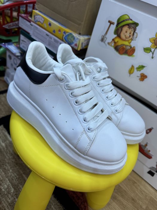 Adidasi zara marimea 39