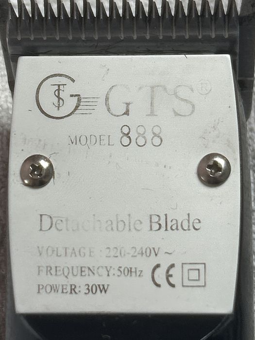 Nomi Gts Electric clipper Yangi qo’shimcha tishlari bilan turibdi