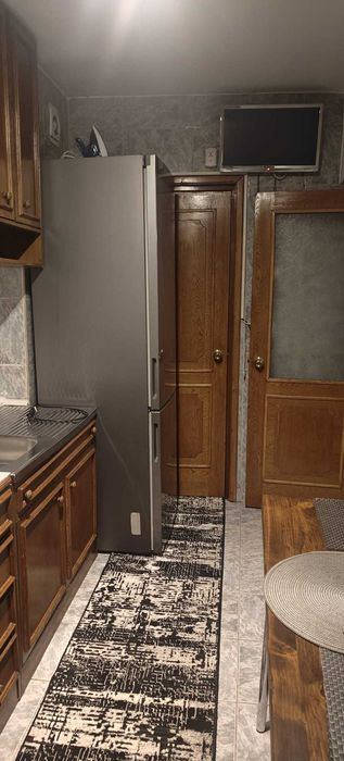 Închiriez apartament cu 2 camere central