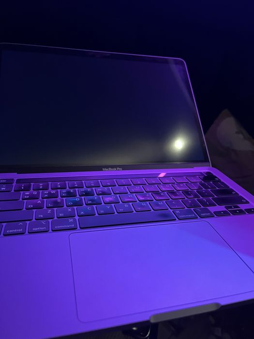 Macbook pro 2020 8/512 xolati 10/10 quvati 6 soatgacga bemalol