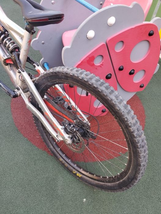 Vând Specialized Status1