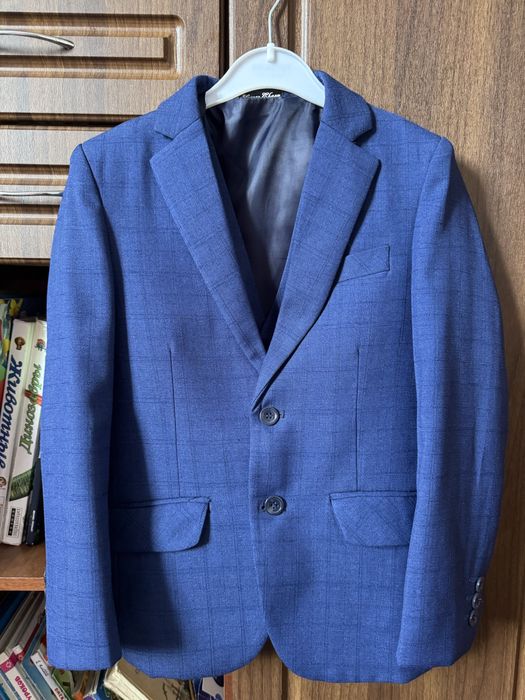 Классический костюм( тройка)