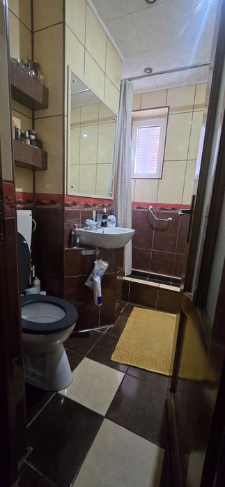 Vând apartament 2 camere - vis-a-vis de Poliție Petroșani