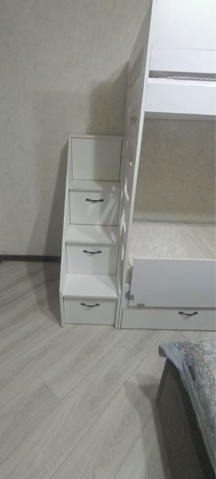 Продам двухяростную кровать