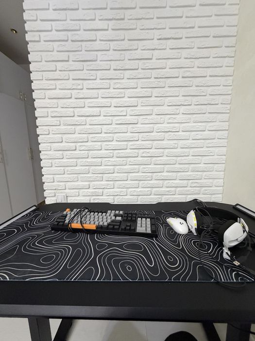 Продам стол игровой E Deimus 120 RGB