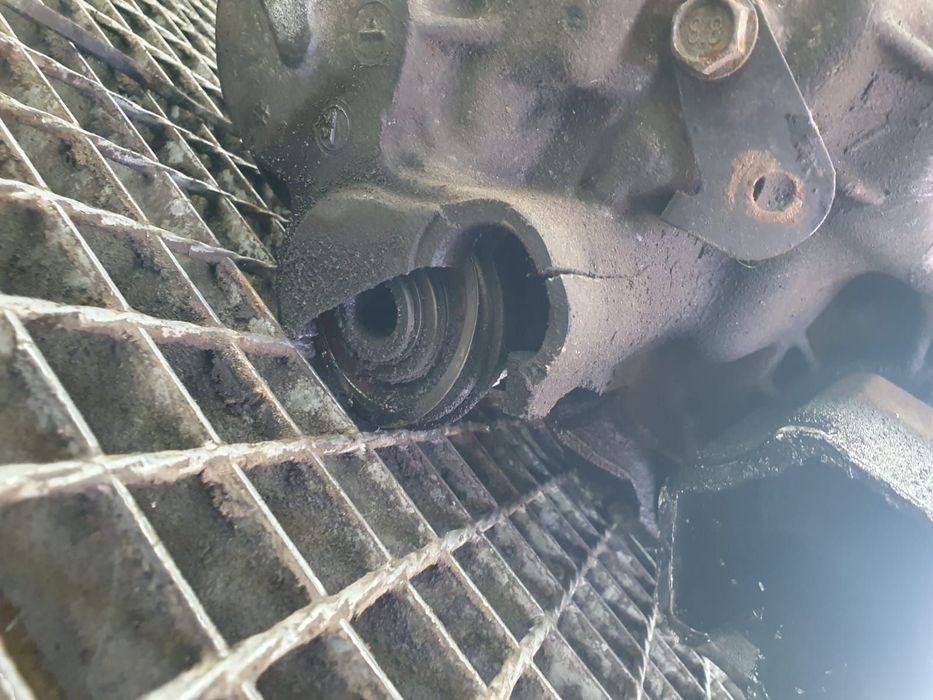 Cutie de viteze manuala 6 trepte 4x4 2.0 dci m9r Nissan Qashqai 1 J10