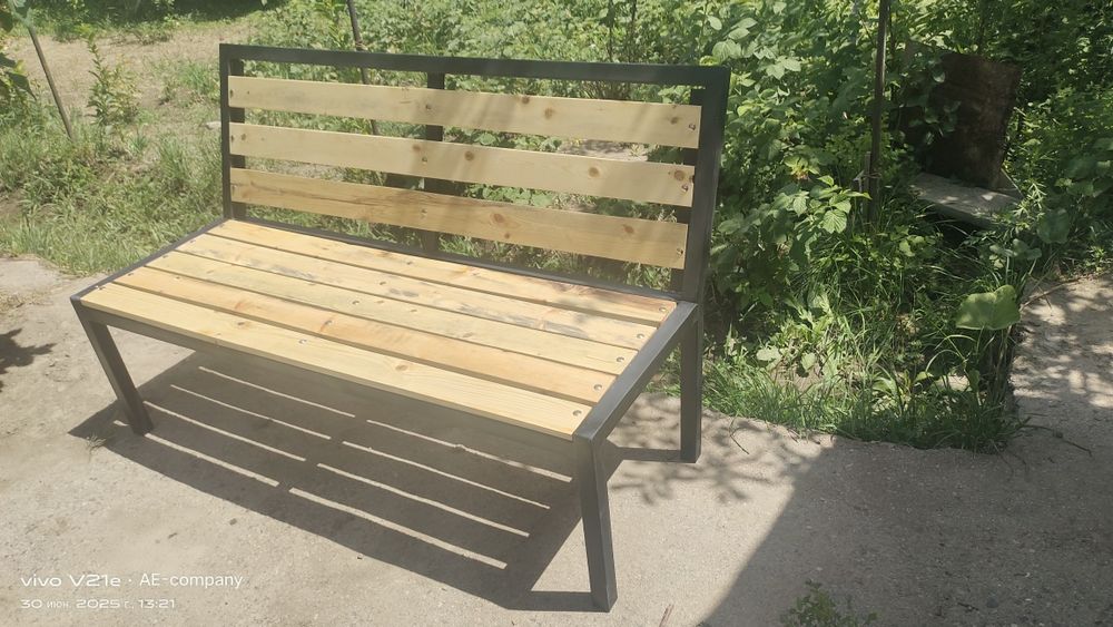 Садовая скамейка