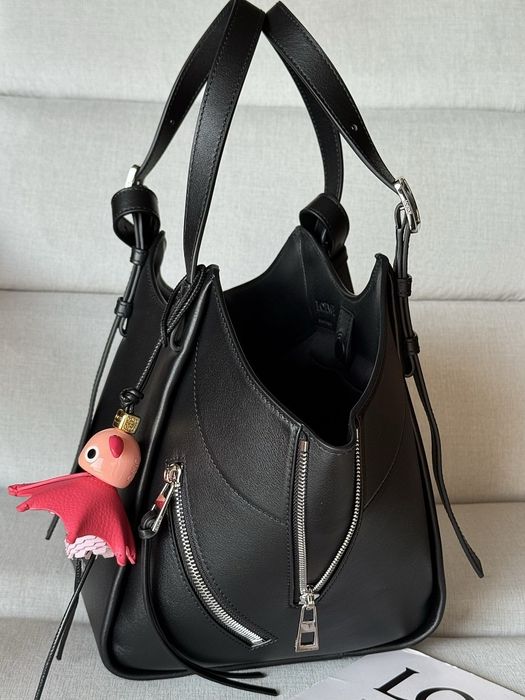 Geanta  Loewe Hammock Flip bag in classic calfskin