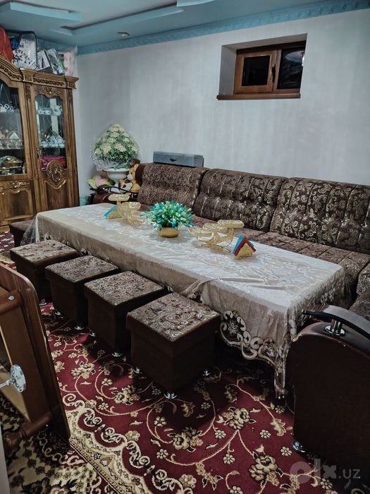 Divan ugolok ( stoli va tumbasi bilan