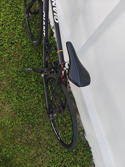 Bicicleta City 28" Giant Escape , Satin Black - Frane pe disk , stare foarte buna de functionare