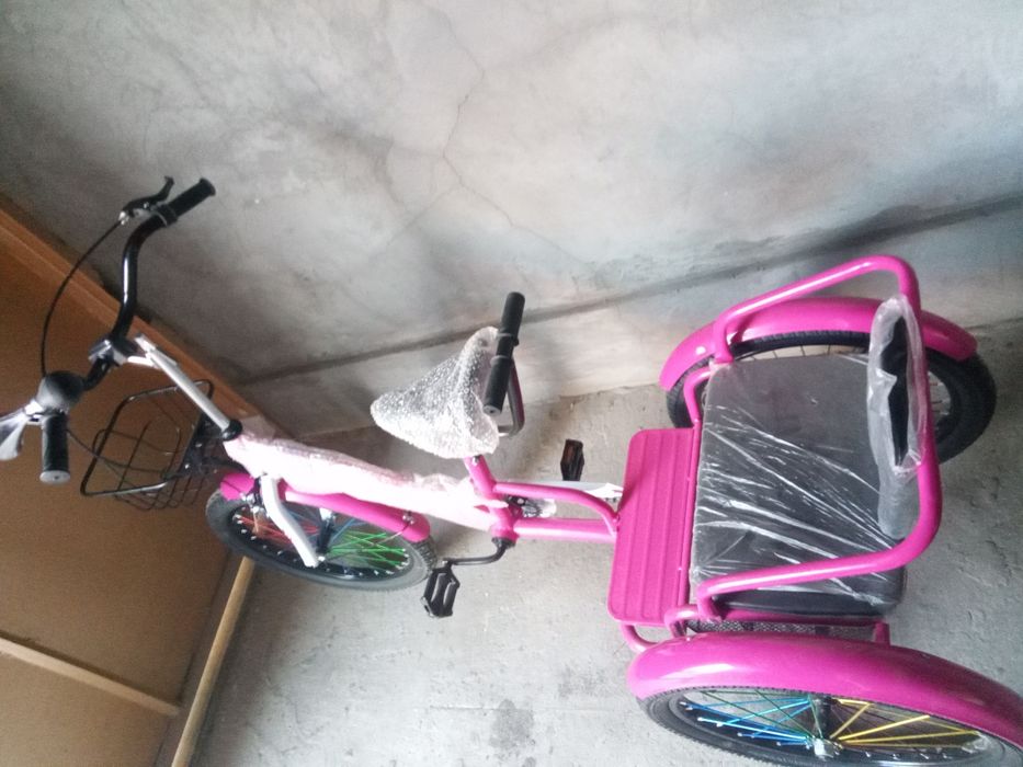Velosiped 3 gildirakli sotiladi galuboy va malina rangi bor