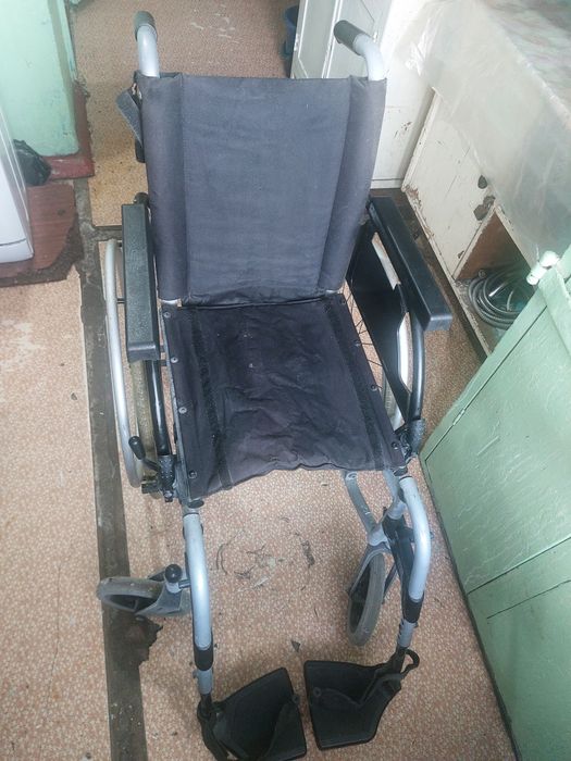 Продам инвалидную коляску