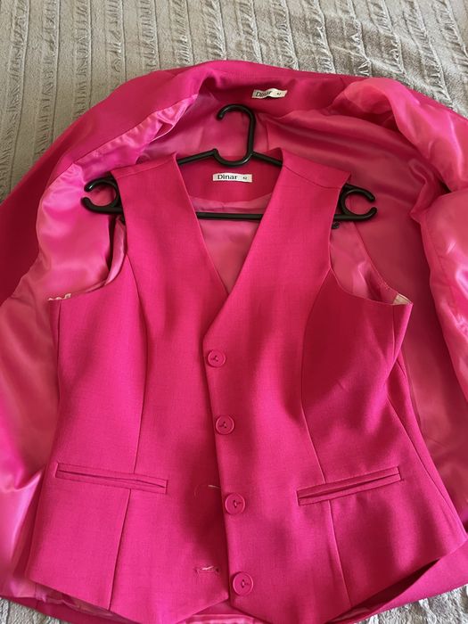 Продам костюм тройка