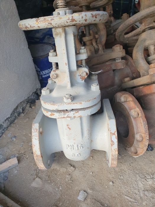 Задвижки новый бу