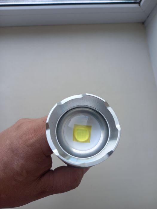 Продам мощный фонарь