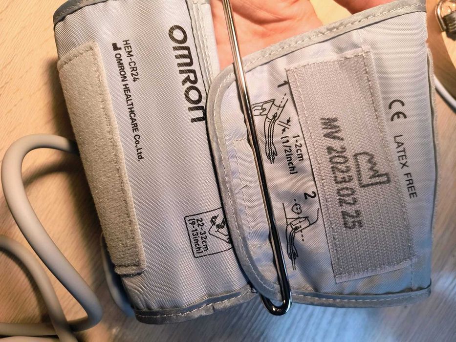 Чисто нов апарат за кръвно Omron M2 Basic