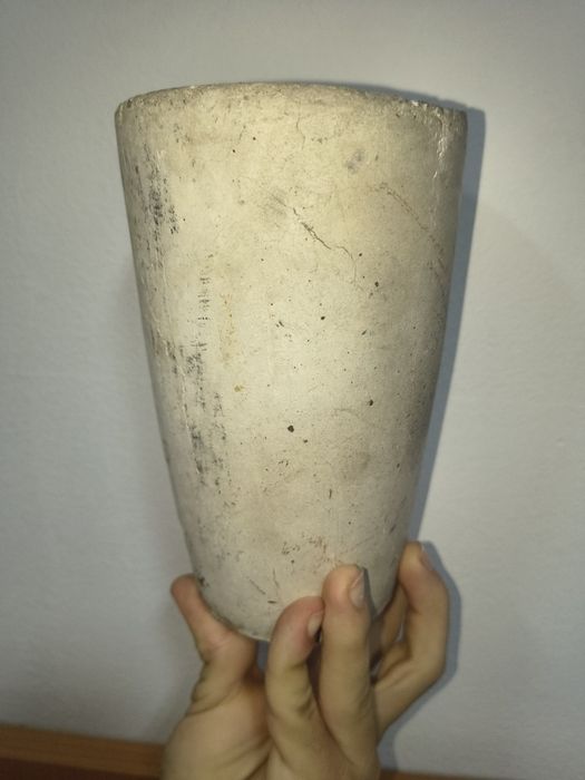 Cilindru ceramică, folosit pentru topire de metale la metalurgie, relicvă