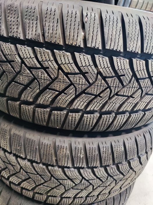 4 бр зимни 235/55/17 Dunlop