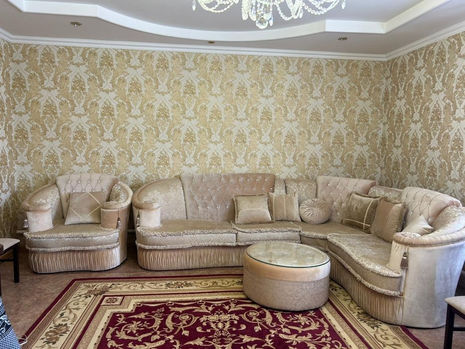 Продам диван для гостиной