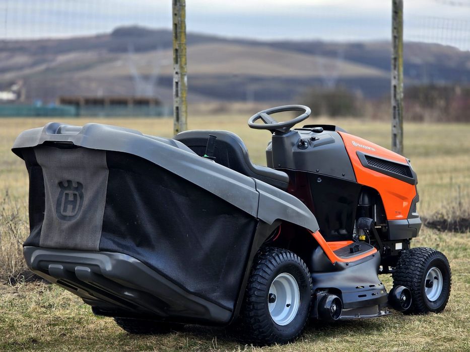 Tractoras gazon iarba Profesional Husqvarna  20 cp 2 cilindrii 20 cp Briggs and Straton 2 cutite 115 latime taiere!