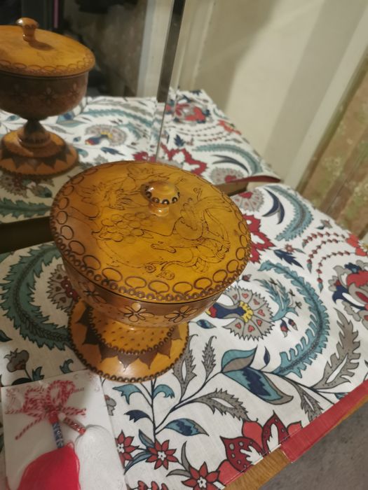 старинна дървена купа