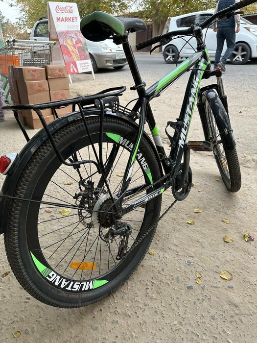 Yalangoch kokraklarni korsatdi